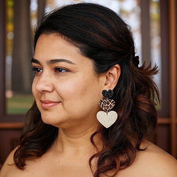 🆕Chic Leopard Print Triple Heart Dangle Earrings Cute Trendy Glitter & Glam! ✨ - Picture 6 of 11